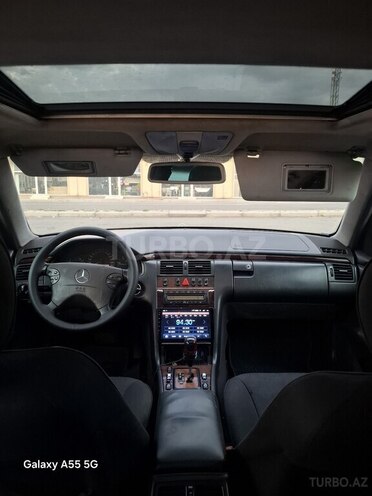 Mercedes E 220-10