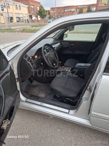 Mercedes E 220-12