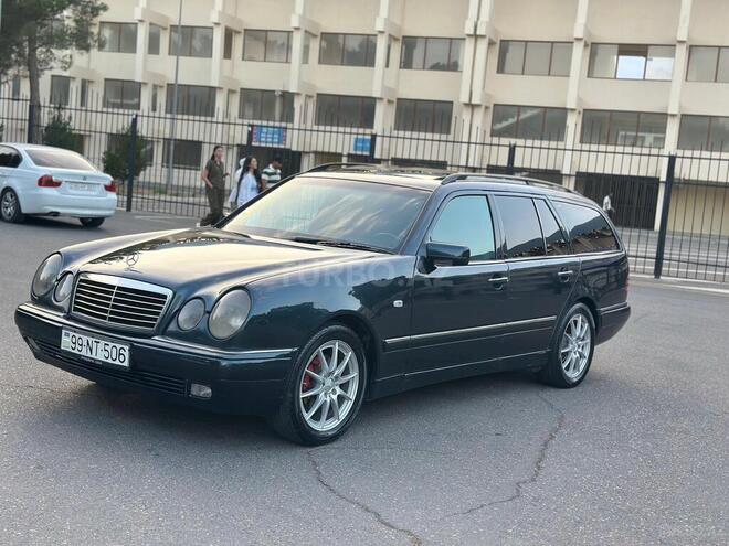 Mercedes E 240-11