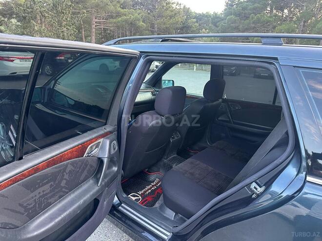 Mercedes E 240-16