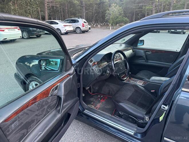 Mercedes E 240-17