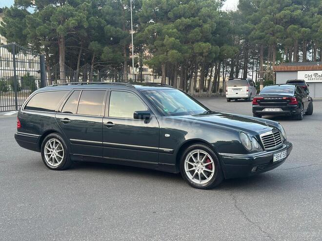 Mercedes E 240-4