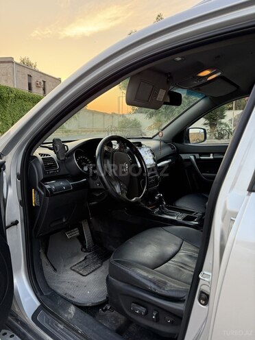 Kia Sorento-12