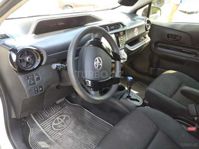 Toyota Aqua-2
