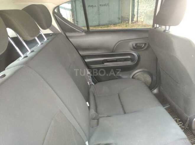 Toyota Aqua-9