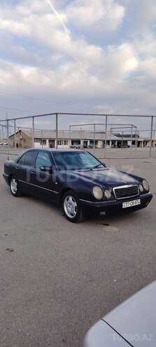 Mercedes E 230-3