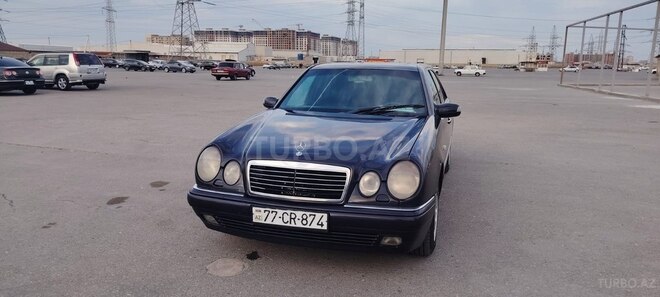 Mercedes E 230-1