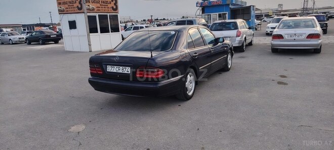 Mercedes E 230-5