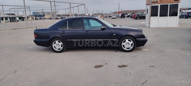 Mercedes E 230-9