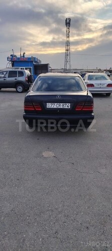 Mercedes E 230-4