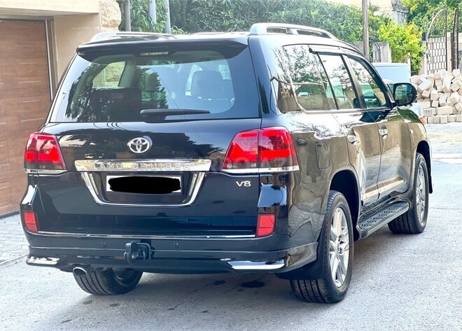 Toyota Land Cruiser-7