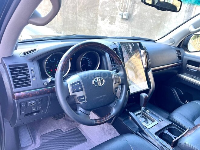 Toyota Land Cruiser-9