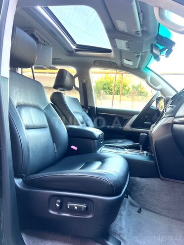 Toyota Land Cruiser-12
