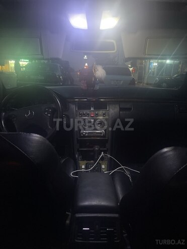 Mercedes E 230-11