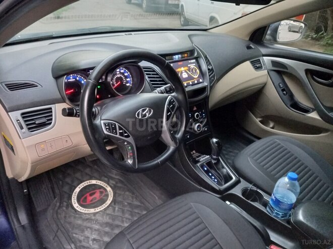 Hyundai Elantra-16