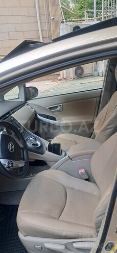 Toyota Prius-4