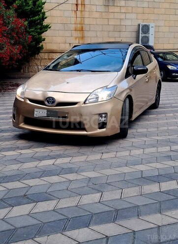 Toyota Prius-12
