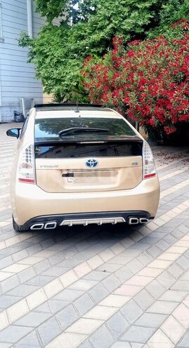 Toyota Prius-13