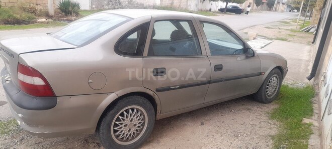 Opel Vectra-4