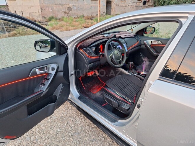 Kia Cerato-9