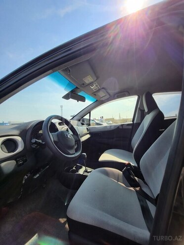 Toyota Vitz-13