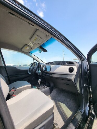 Toyota Vitz-12