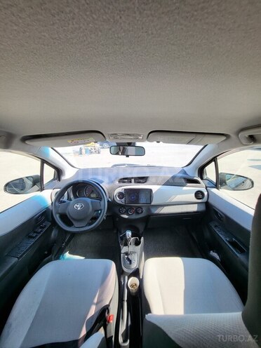 Toyota Vitz-14