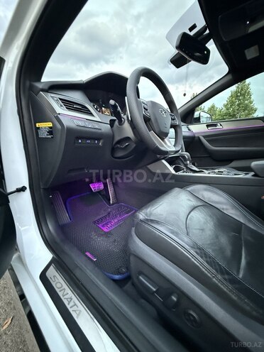 Hyundai Sonata-16