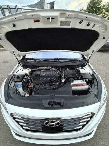Hyundai Sonata-12