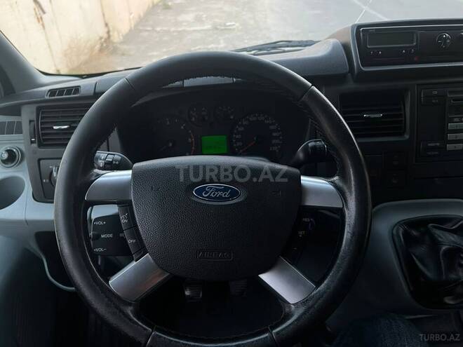Ford Transit-12