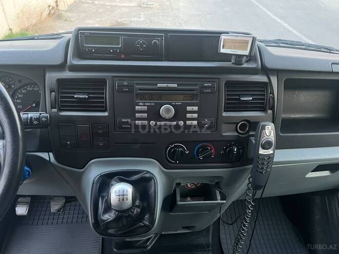 Ford Transit-9