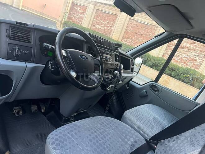 Ford Transit-6