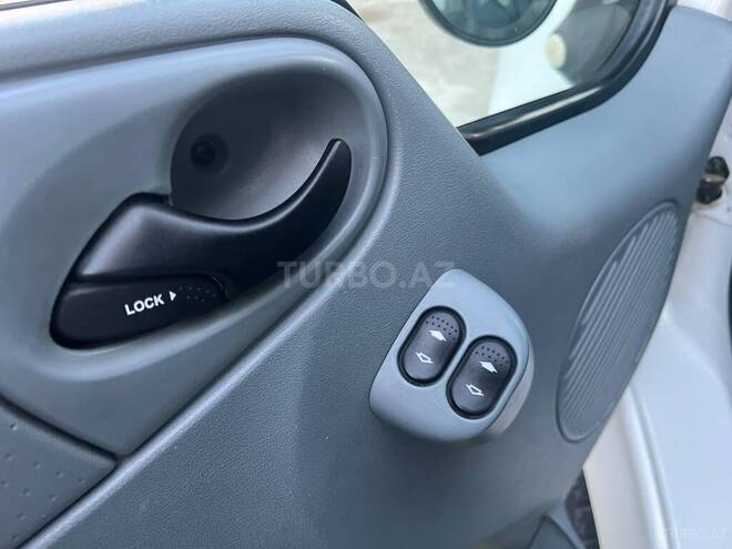 Ford Transit-10