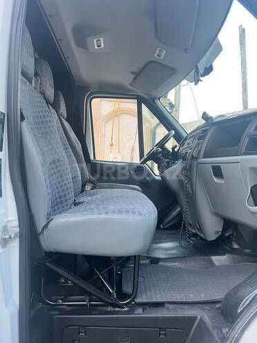 Ford Transit-8