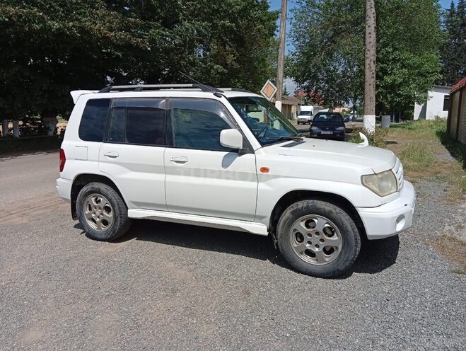 Mitsubishi Pajero io-3