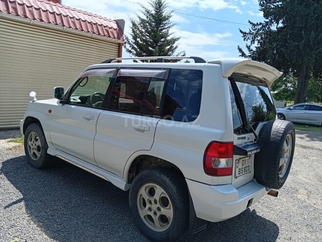 Mitsubishi Pajero io-7
