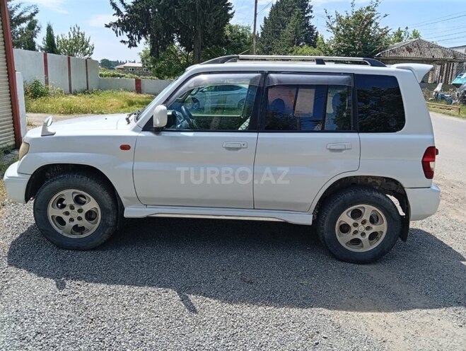 Mitsubishi Pajero io-4