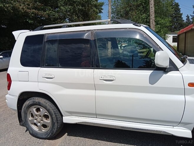 Mitsubishi Pajero io-8