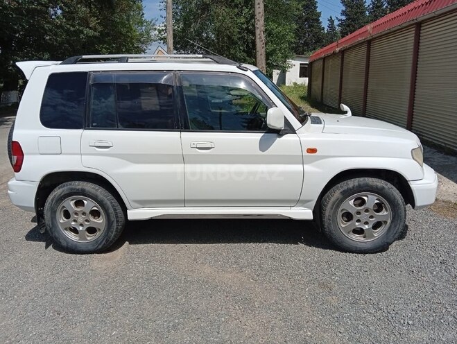Mitsubishi Pajero io-6