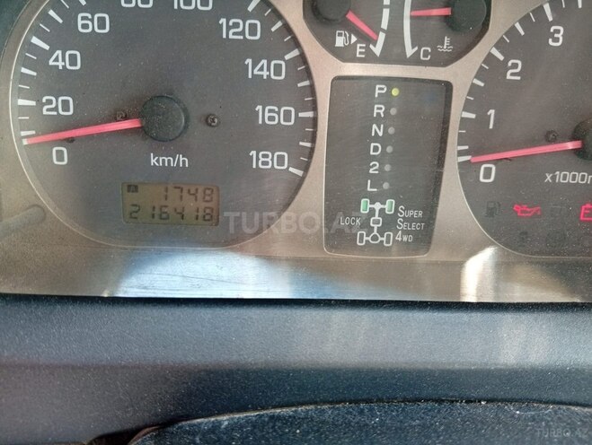 Mitsubishi Pajero io-11