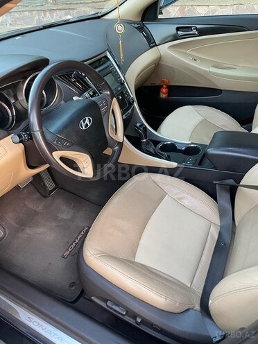 Hyundai Sonata-12