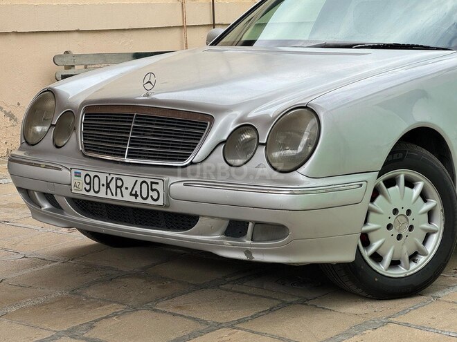 Mercedes E 220-1