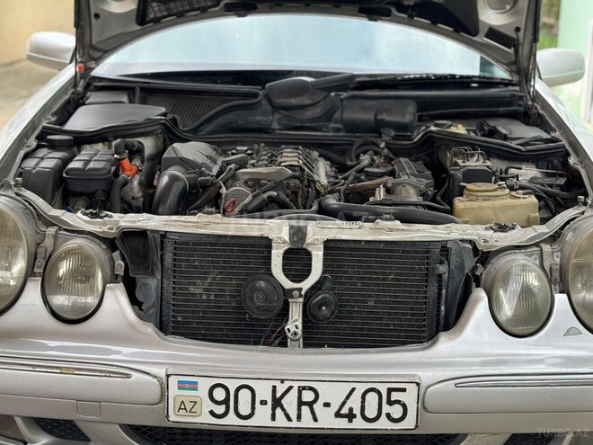 Mercedes E 220-12