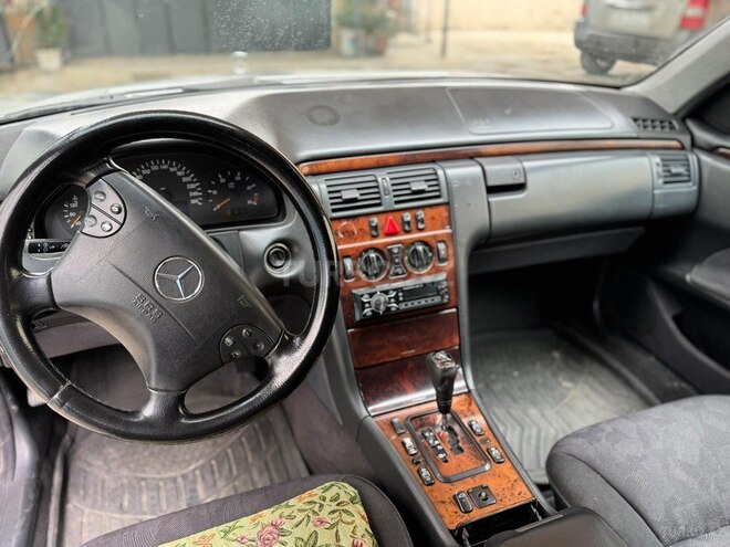 Mercedes E 220-9
