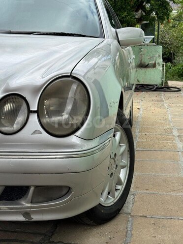 Mercedes E 220-16
