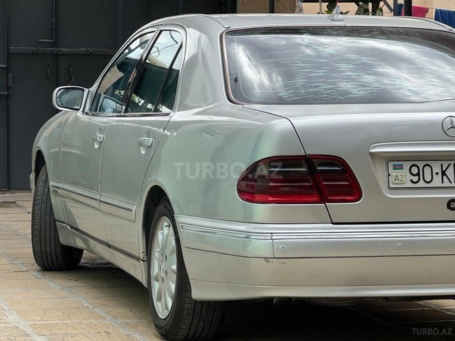 Mercedes E 220-2