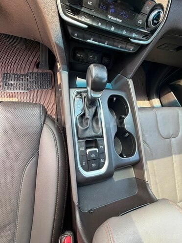 Hyundai Santa Fe-13