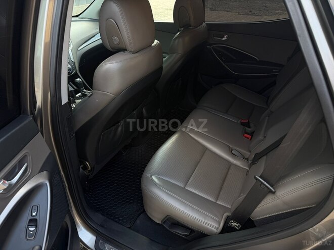 Hyundai Santa Fe-13