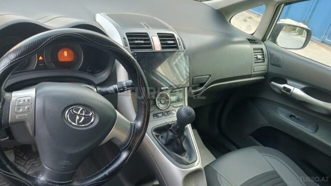 Toyota Auris-11