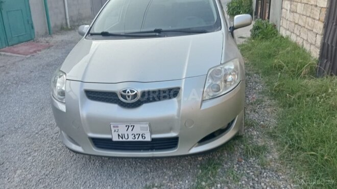 Toyota Auris-1